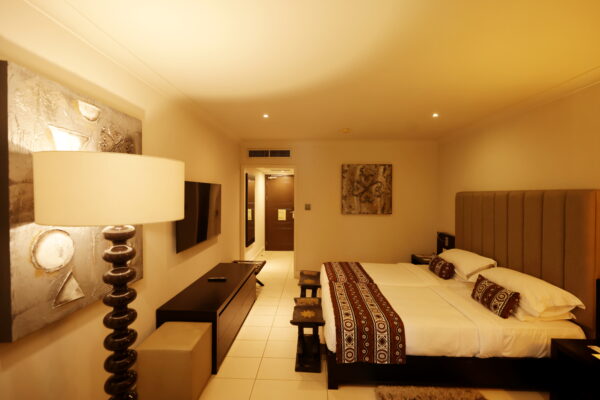 Superior Twin Room - Image 4