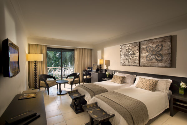 Superior Twin Room - Image 4