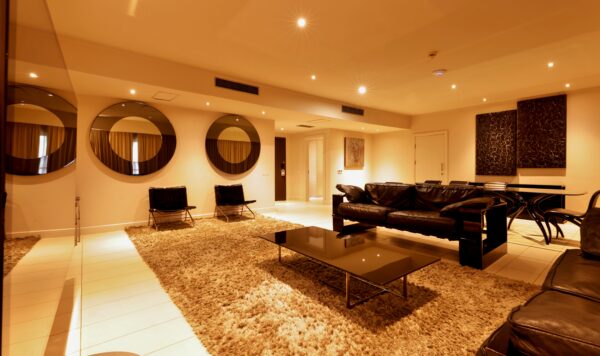 Executive Suite - Image 14
