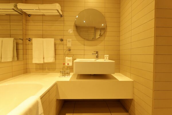 Superior Twin Room - Image 7