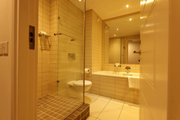 Superior Twin Room - Image 8