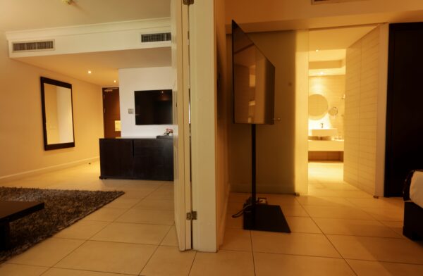 Superior Suite - Image 11